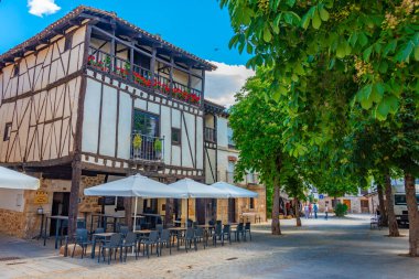 Covarrubias, İspanya, 4 Haziran 2022: İspanya 'nın Covarrubias kasabasındaki Plaza Belediye Başkanı.