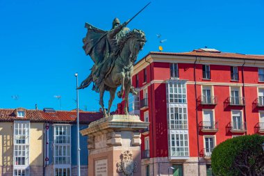 Burgos, İspanya, 4 Haziran 2022: İspanyol kenti Burgos El Cid 'in heykeli.