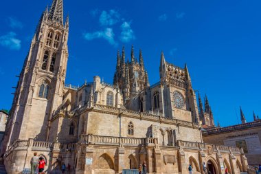 Burgos, İspanya, 4 Haziran 2022: İspanya 'nın Burgos kentindeki katedralin manzarası.