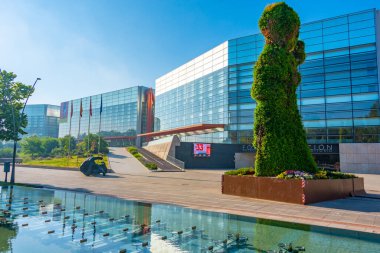 Burgos, İspanya, 4 Haziran 2022: İspanya 'nın Burgos kentindeki Camino de Santiago ile ilgili bir hacının heykeli.