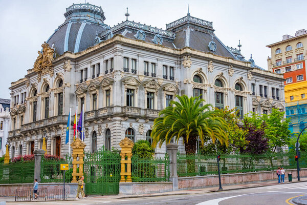 Овьедо, Испания, 11 июня 2022 года: Парламент Княжества Астурия в Овьедо, Испания.