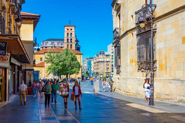 Leon Spanje Juni 2022 Zicht Een Smalle Straat Oude Stad — Stockfoto