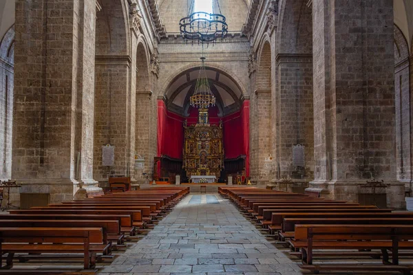 Valladolid, İspanya, 7 Haziran 2022: İspanya 'nın Valladolid kentindeki katedralin içi.
