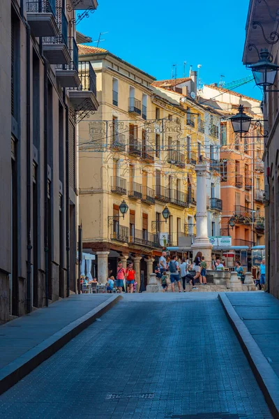 Teruel Spanje Juni 2022 Mensen Wandelen Een Grote Straat Teruel — Stockfoto