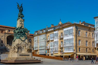 Vitoria Gasteiz, İspanya, 3 Haziran 2022: Plaza de la Virgen Blanca İspanyol kenti Vitoria Gasteiz.