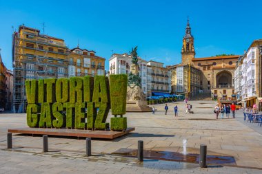 Vitoria Gasteiz, İspanya, 3 Haziran 2022: Plaza de la Virgen Blanca İspanyol kenti Vitoria Gasteiz.