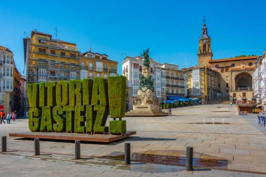Vitoria Gasteiz, İspanya, 3 Haziran 2022: Plaza de la Virgen Blanca İspanyol kenti Vitoria Gasteiz.