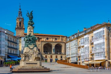 Vitoria Gasteiz, İspanya, 3 Haziran 2022: Plaza de la Virgen Blanca İspanyol kenti Vitoria Gasteiz.