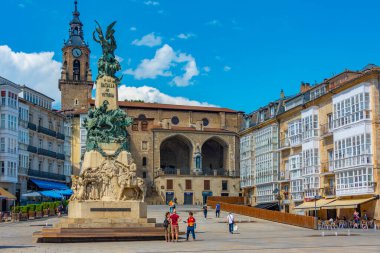 Vitoria Gasteiz, İspanya, 3 Haziran 2022: Plaza de la Virgen Blanca İspanyol kenti Vitoria Gasteiz.
