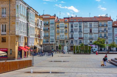 Vitoria Gasteiz, İspanya, 3 Haziran 2022: Plaza de la Virgen Blanca İspanyol kenti Vitoria Gasteiz.
