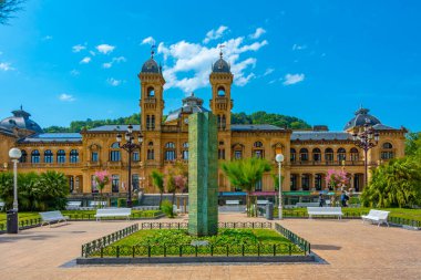 San Sebastian, İspanya, 2 Haziran 2022: Eski San Sebastian kasabasındaki belediye binası.