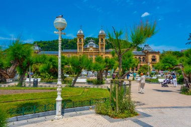 San Sebastian, İspanya, 2 Haziran 2022: Eski San Sebastian kasabasındaki belediye binası.