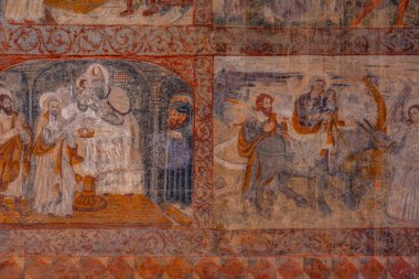 Alquezar, İspanya, 31 Mayıs 2022: İspanya 'nın Alquezar köyündeki Colegiata de Santa Maria Belediye Başkanı Manastırı' ndaki Mozaikler.