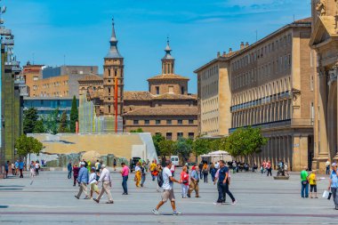 Zaragoza, İspanya, 30 Mayıs 2022: Fuente de la hispanidad, Zaragoza İspanya