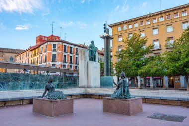 Zaragoza, İspanya, 30 Mayıs 2022: Zaragoza İspanya 'da Francisco Goya heykeli