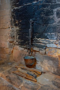 Poblet, İspanya, 29 Mayıs 2022: İspanya 'daki Santa Maria de Poblet manastırında mutfak.