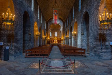 Ripoll, İspanya, 28 Mayıs 2022: İspanya 'daki Santa Maria de Ripoll Manastırı.