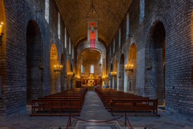 Ripoll, İspanya, 28 Mayıs 2022: İspanya 'daki Santa Maria de Ripoll Manastırı.