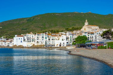 Kadavra, İspanya, 28 Mayıs 2022: İspanyol köyü Kadavra manzarası.