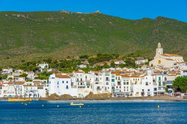 Kadavra, İspanya, 28 Mayıs 2022: İspanyol köyü Kadavra manzarası.