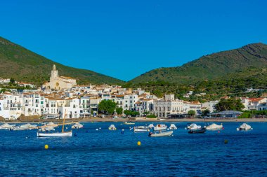 Kadavra, İspanya, 28 Mayıs 2022: İspanyol köyü Kadavra manzarası.