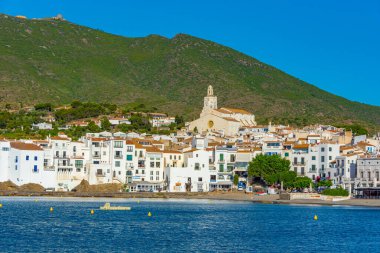 Kadavra, İspanya, 28 Mayıs 2022: İspanyol köyü Kadavra manzarası.