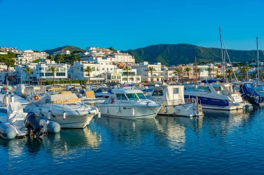 LLanca, İspanya, 27 Mayıs 2022: İspanya, Llanca 'da marina manzarası.