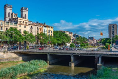 Girona, İspanya, 26 Mayıs 2022: İspanya 'nın Girona kentindeki Plaza de Catalunya.