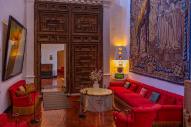 Pubol, İspanya, 26 Mayıs 2022: İspanya 'daki Castell Gala Dali de Pubol' da odalar.