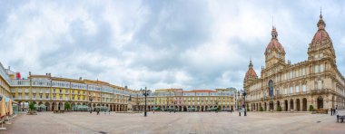 A Coruna, İspanya, 11 Haziran 2022: A Coruna, İspanya 'daki Praza de Maria Pita meydanında belediye meclisi.