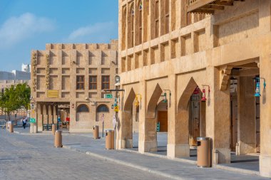 Doha, Katar, 17 Ocak 2022: Doha, Katar 'daki souq waqif' te geleneksel pazar.