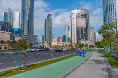 Doha, Katar, 17 Ocak 2022: Doha, Katar 'ın merkezindeki yüksek binalar.