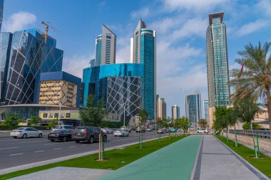 Doha, Katar, 17 Ocak 2022: Doha, Katar 'ın merkezindeki yüksek binalar.