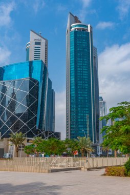 Doha, Katar, 17 Ocak 2022: Doha, Katar 'ın merkezindeki yüksek binalar.