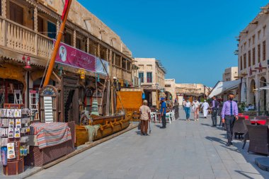 Doha, Katar, 17 Ocak 2022: Doha, Katar 'daki souq waqif' te geleneksel pazar.