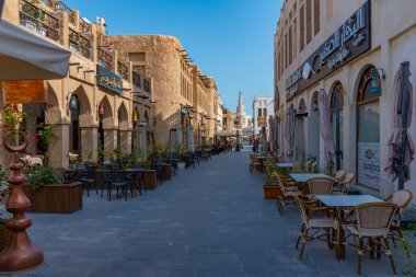 Doha, Katar, 17 Ocak 2022: Doha, Katar 'daki souq waqif' te geleneksel pazar.