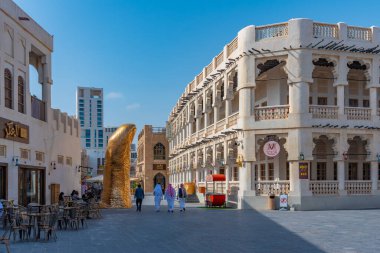 Doha, Katar, 17 Ocak 2022: Doha, Katar 'daki souq waqif' te geleneksel pazar.