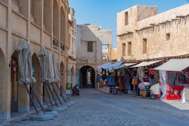 Doha, Katar, 17 Ocak 2022: Doha, Katar 'daki souq waqif' te geleneksel pazar.