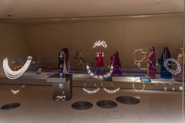 Doha, Katar, 16 Ocak 2022: Doha 'daki Ulusal Katar Müzesi' nin içindeki eserler.