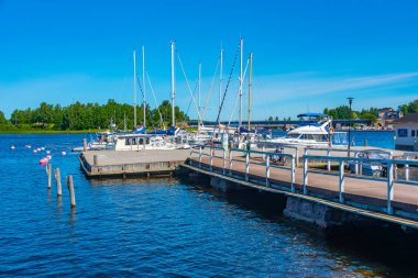 Ekenas, Finlandiya, 20 Temmuz 2022: Finlandiya 'daki Ekenas marinasının görüntüsü.