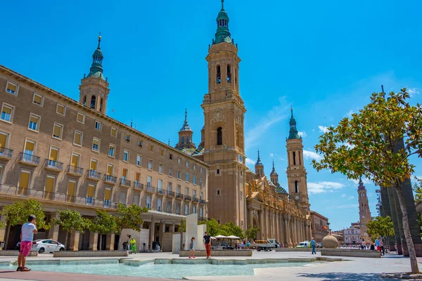Zaragoza España Mayo 2022 Gente Está Paseando Frente Basílica Nuestra —  Fotos de Stock