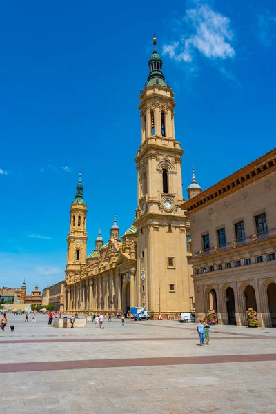 Zaragoza Spanien Maj 2022 Människor Strosar Framför Basilikan Nuestra Senora — Stockfoto