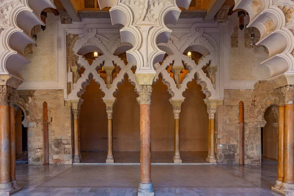 stock image Zaragoza, Spain, May 30, 2022: Beautiful islamic columns in the entrance hall of the Aljaferia palace in Zaragoza, Spain.