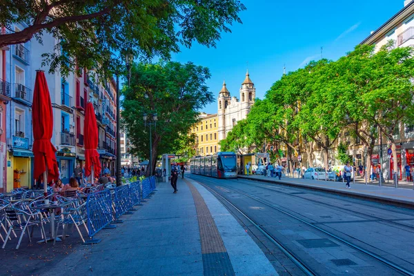Zaragoza Spanien Mai 2022 Menschen Flanieren Durch Eine Straße Zaragoza — Stockfoto