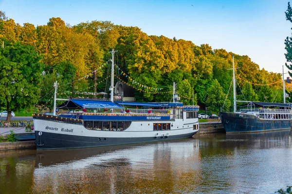 Turku Finlandia Luglio 2022 Ormeggio Barche Lungo Fiume Aura Turku — Foto Stock