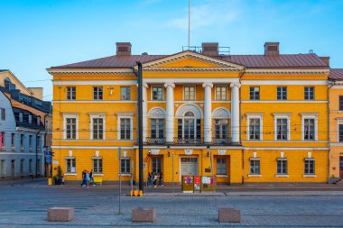 Helsinki, Finlandiya, 20 Temmuz 2022: Helsinki Katedrali önündeki senato meydanına bakmak..