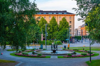 Tampere, Finlandiya, 21 Temmuz 2022: Tampere, Finlandiya 'da Hameenpuisto Bulvarı' nda sanat çalışmaları.