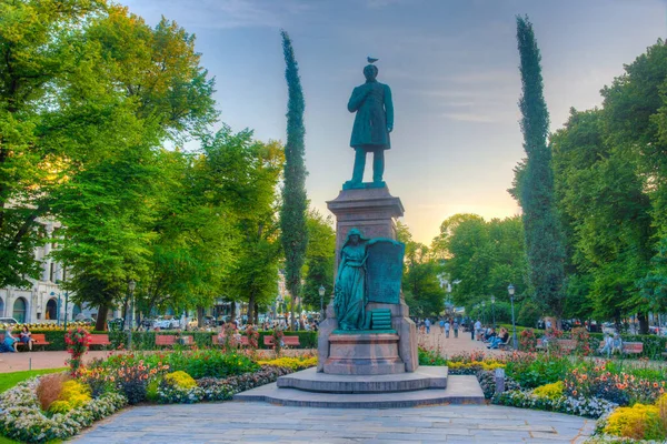 2022年7月20日 芬兰赫尔辛基 芬兰国家诗人Jl Runeberg雕像 位于芬兰赫尔辛基Esplanadi公园大道 — 图库照片