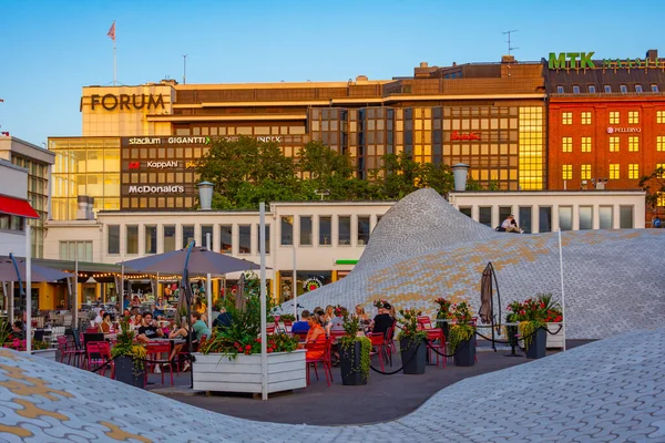 Helsinki Finlândia Julho 2022 Vista Pôr Sol Praça Lasipalatsi Helsinque — Fotografia de Stock
