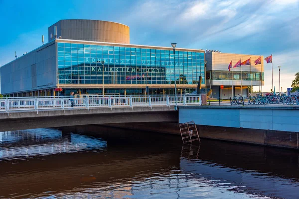 2022年7月22日 芬兰奥卢 芬兰奥卢公共图书馆日落 — 图库照片